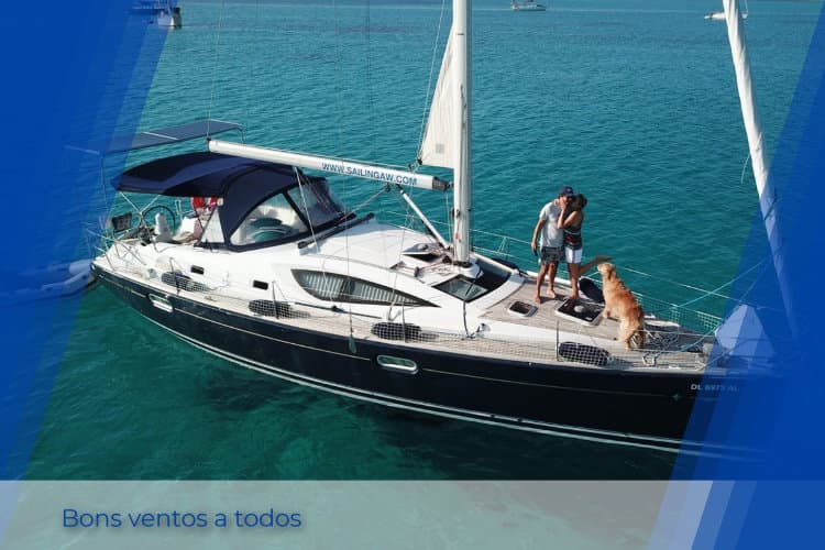 Foto do veleiro com casal e o cachorro